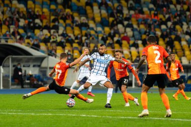 KYIV, UKRAINE - 27 Ekim 2020: Arturo Vidal UEFA Şampiyonlar Ligi B Grubunun FC Shakhtar ve Internazionale maçında