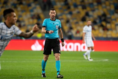 KYIV, UKRAINE - 27 Ekim 2020: Hakem Georgi Kabakov UEFA Şampiyonlar Ligi B Grubu FC Shakhtar ve Internazionale maçında