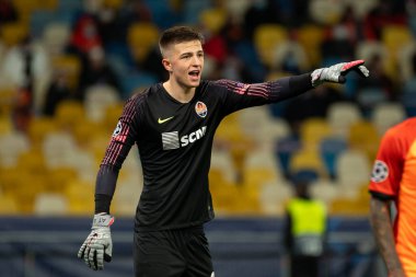 KYIV, UKRAINE - 27 Ekim 2020: UEFA Şampiyonlar Ligi B Grubu FC Shakhtar ve Internazionale maçında Anadolu Trubin kalecisi