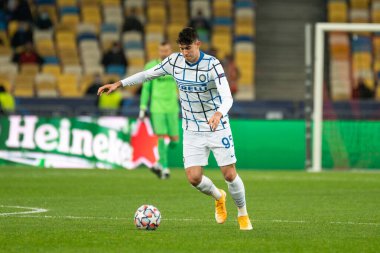 KYIV, UKRAINE - 27 Ekim 2020: Alessandro Bastoni UEFA Şampiyonlar Ligi B Grubu FC Shakhtar ve Internazionale maçında