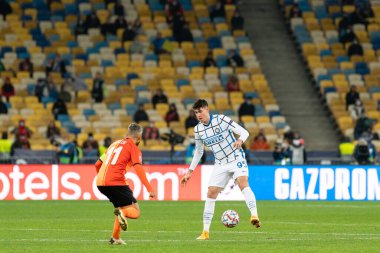 KYIV, UKRAINE - 27 Ekim 2020: Alessandro Bastoni UEFA Şampiyonlar Ligi B Grubu FC Shakhtar ve Internazionale maçında