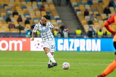 KYIV, UKRAINE - 27 Ekim 2020: Arturo Vidal UEFA Şampiyonlar Ligi B Grubunun FC Shakhtar ve Internazionale maçında