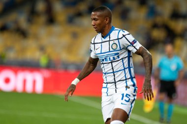 KYIV, UKRAINE - 27 Ekim 2020: Ashley Young UEFA Şampiyonlar Ligi B Grubu futbol karşılaşması sırasında FC Shakhtar ve Internazionale