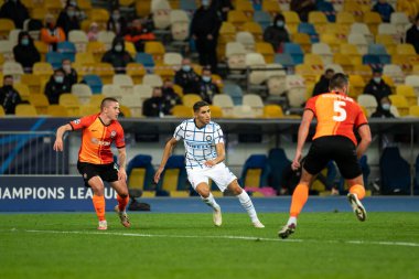KYIV, UKRAINE - 27 Ekim 2020: UEFA Şampiyonlar Ligi B Grubu FC Shakhtar ve Internazionale maçında Achraf Hakimi