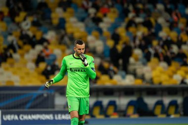 KYIV, UKRAINE - 27 Ekim 2020: UEFA Şampiyonlar Ligi B Grubu futbol karşılaşması sırasında Samir Handanoviç - Shakhtar - Internazionale