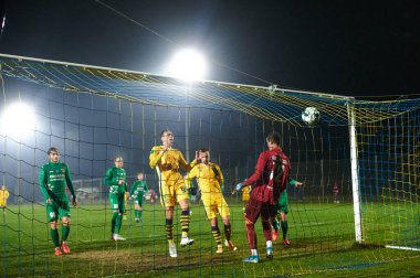 KHARKIV, UKRAINE - 31 Ekim 2020: Ukrayna Profesyonel Futbol Ligi FC Metalisti 1925 Kharkiv FC Obolon Kyiv 'e karşı oynanan futbol maçı