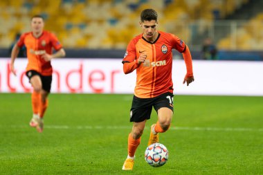 KYIV, UKRAINE - NOVEMBER 3, 2020: Valerii Bondar UEFA Şampiyonlar Ligi B Grubunun FC Shakhtar ve Borussia Monchengladbach maçında