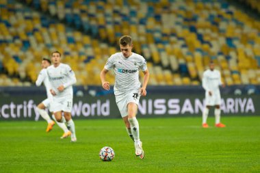 KYIV, UKRAINE - NOVEMBER 3, 2020: Valerii Bondar UEFA Şampiyonlar Ligi B Grubunun FC Shakhtar ve Borussia Monchengladbach maçında