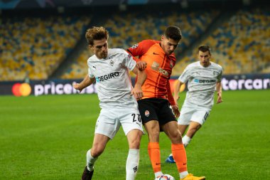 KYIV, UKRAINE - NOVEMBER 3, 2020: Valerii Bondar UEFA Şampiyonlar Ligi B Grubunun FC Shakhtar ve Borussia Monchengladbach maçında