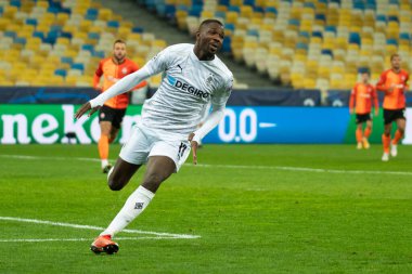 KYIV, UKRAINE - NOVEMBER 3, 2020: Valerii Bondar UEFA Şampiyonlar Ligi B Grubunun FC Shakhtar ve Borussia Monchengladbach maçında