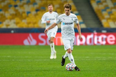 KYIV, UKRAINE - NOVEMBER 3, 2020: Valerii Bondar UEFA Şampiyonlar Ligi B Grubunun FC Shakhtar ve Borussia Monchengladbach maçında