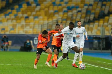 KYIV, UKRAINE - NOVEMBER 3, 2020: Valerii Bondar UEFA Şampiyonlar Ligi B Grubunun FC Shakhtar ve Borussia Monchengladbach maçında