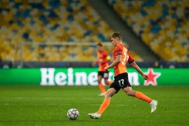 KYIV, UKRAINE - NOVEMBER 3, 2020: Valerii Bondar UEFA Şampiyonlar Ligi B Grubunun FC Shakhtar ve Borussia Monchengladbach maçında