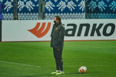 KYIV, UKRAINE - 4 Kasım 2020: AEK 'in maç öncesi antrenmanı. FC ZORYA LUHANSK ve FC AEK ATHENS arasındaki UEFA Avrupa Ligi karşılaşması