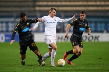 KYIV, UKRAINE - 4 Kasım 2020: FC ZORYA LUHANSK ve FC AEK ATHENS arasındaki UEFA Avrupa Ligi maçı