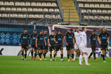 KYIV, UKRAINE - 4 Kasım 2020: AEK skor golünü kutladı. FC ZORYA LUHANSK ve FC AEK ATHENS arasında oynanan UEFA Avrupa Ligi futbol karşılaşması