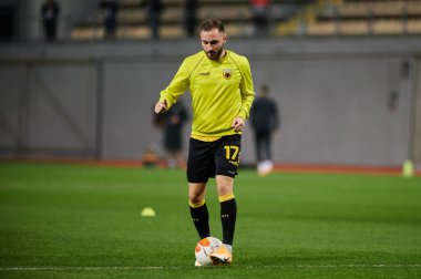 KYIV, UKRAINE - 4 Kasım 2020: Muamer Tankovic. FC ZORYA LUHANSK ve FC AEK ATHENS arasında oynanan UEFA Avrupa Ligi futbol karşılaşması
