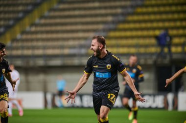 KYIV, UKRAINE - 4 Kasım 2020: Muamer Tankovic. FC ZORYA LUHANSK ve FC AEK ATHENS arasında oynanan UEFA Avrupa Ligi futbol karşılaşması