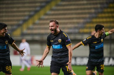 KYIV, UKRAINE - 4 Kasım 2020: Muamer Tankovic. FC ZORYA LUHANSK ve FC AEK ATHENS arasında oynanan UEFA Avrupa Ligi futbol karşılaşması