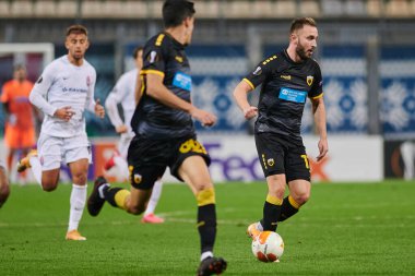 KYIV, UKRAINE - 4 Kasım 2020: Muamer Tankovic. FC ZORYA LUHANSK ve FC AEK ATHENS arasında oynanan UEFA Avrupa Ligi futbol karşılaşması