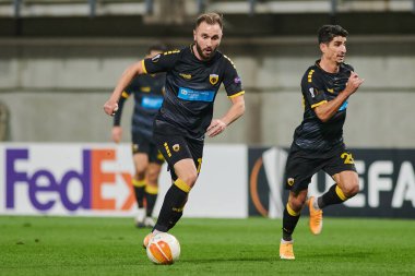 KYIV, UKRAINE - 4 Kasım 2020: Muamer Tankovic. FC ZORYA LUHANSK ve FC AEK ATHENS arasında oynanan UEFA Avrupa Ligi futbol karşılaşması