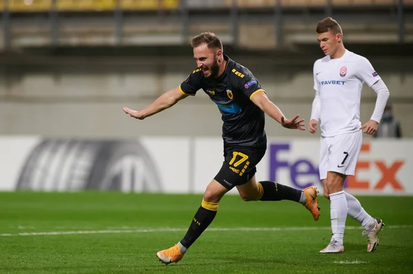 KYIV, UKRAINE - 4 Kasım 2020: Muamer Tankovic. FC ZORYA LUHANSK ve FC AEK ATHENS arasında oynanan UEFA Avrupa Ligi futbol karşılaşması