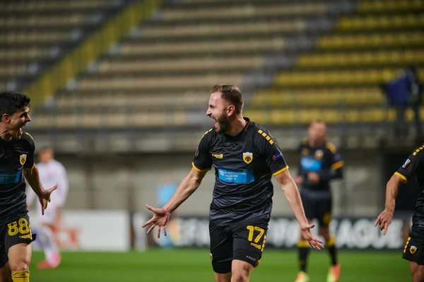 KYIV, UKRAINE - 4 Kasım 2020: Muamer Tankovic. FC ZORYA LUHANSK ve FC AEK ATHENS arasında oynanan UEFA Avrupa Ligi futbol karşılaşması