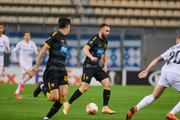 KYIV, UKRAINE - 4 Kasım 2020: Muamer Tankovic. FC ZORYA LUHANSK ve FC AEK ATHENS arasında oynanan UEFA Avrupa Ligi futbol karşılaşması