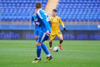 KHARKIV, UKRAINE - NOVEMBER 20, 2020: Ukrayna Profesyonel Lig Metalisti 1925-Kremen maçında taraftarlar olmadan Kremen 'e karşı.