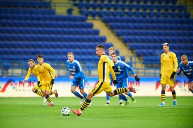 KHARKIV, UKRAINE - NOVEMBER 20, 2020: Ukrayna Profesyonel Lig Metalisti 1925-Kremen maçında taraftarlar olmadan Kremen 'e karşı.