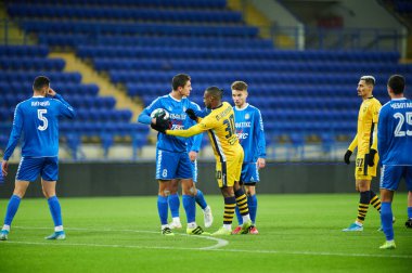 KHARKIV, UKRAINE - NOVEMBER 20, 2020: Ukrayna Profesyonel Lig Metalisti 1925-Kremen maçında taraftarlar olmadan Kremen 'e karşı.