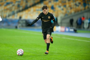 KYIV, UKRAINE - NOVEMBER 24, 2020: UEFA Şampiyonlar Ligi G Grubu FC Dinamo Kyiv FC Barcelon 'a karşı oynanan futbol karşılaşmasında Pedri
