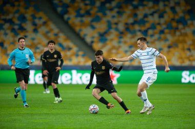 KYIV, UKRAINE - NOVEMBER 24, 2020: Volodymyr Shepeliev - Pedri, UEFA Şampiyonlar Ligi G Grubu FC Dinamo Kyiv - FC Barcelon