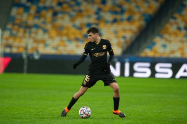 KYIV, UKRAINE - NOVEMBER 24, 2020: UEFA Şampiyonlar Ligi G Grubu FC Dinamo Kyiv FC Barcelon 'a karşı oynanan futbol karşılaşmasında Pedri