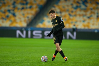 KYIV, UKRAINE - NOVEMBER 24, 2020: UEFA Şampiyonlar Ligi G Grubu FC Dinamo Kyiv FC Barcelon 'a karşı oynanan futbol karşılaşmasında Pedri