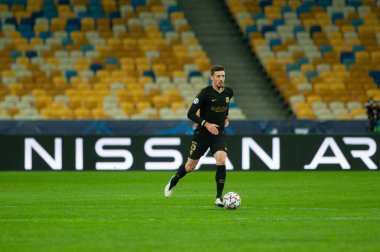 KYIV, UKRAINE - 24 Kasım 2020: UEFA Şampiyonlar Ligi G Grubu FC Dinamo Kyiv-FC Barcelon futbol karşılaşmasında Clement Lenglet