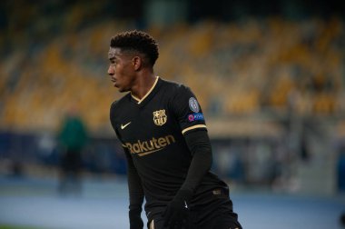 KYIV, UKRAINE - 24 Kasım 2020: UEFA Şampiyonlar Ligi G Grubu FC Dinamo Kyiv FC Barcelon 'a karşı oynadığı futbol karşılaşmasında Junior Firpo