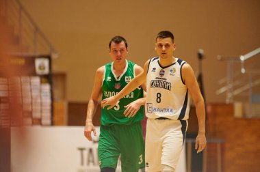 KHARKIV, UKRAINE - 9 Ekim 2020: Ukrayna Basketbol Süper Ligi maçı. Kharkivski Sokoly - BK Zaporizhzhia