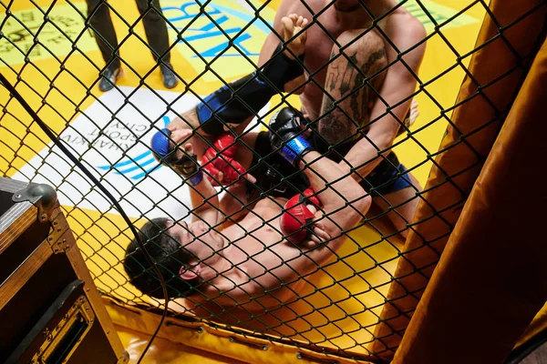 Kharkiv Ukraine November 2020 Mma Kämpfer Kämpfen Während Des Kampfes — Stockfoto