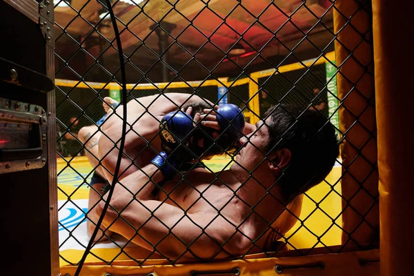 Kharkiv Ukraine Listopad 2020 Wojownicy Mma Walczą Ringu Podczas Walki — Zdjęcie stockowe