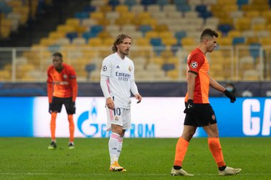 KYIV, UKRAINE - 1 Aralık 2020: Luka Modric. UEFA Şampiyonlar Ligi B Grubunun futbol maçı FC Shakhtar Donetsk - Real Madrid FC 