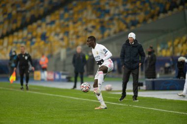 KYIV, UKRAINE 1 Aralık 2020 Ferland Mendy. UEFA Şampiyonlar Ligi B Grubunun futbol maçı FC Shakhtar Donetsk - Real Madrid FC 
