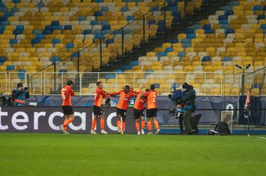 KYIV, UKRAINE - 1 Aralık 2020 Shakhtar golü kutladı. UEFA Şampiyonlar Ligi B Grubunun futbol maçı FC Shakhtar Donetsk - Real Madrid FC 