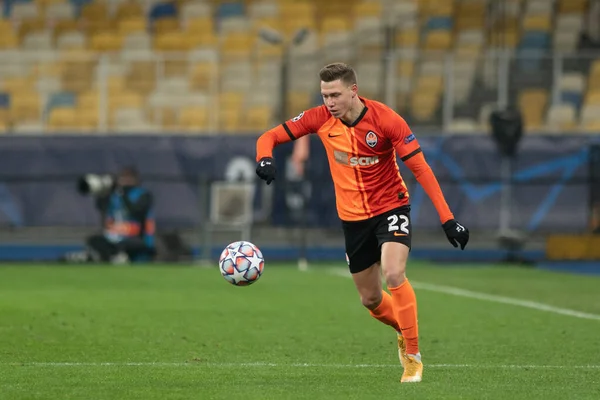 KYIV, UKRAINE - 1 Aralık 2020 Mykola Matviyenko. UEFA Şampiyonlar Ligi B Grubunun futbol maçı FC Shakhtar Donetsk - Real Madrid FC 