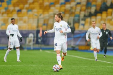 KYIV, UKRAINE - 1 Aralık 2020: Luka Modric. UEFA Şampiyonlar Ligi B Grubunun futbol maçı FC Shakhtar Donetsk - Real Madrid FC 