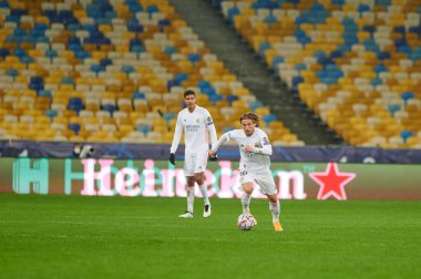 KYIV, UKRAINE - 1 Aralık 2020: Luka Modric. UEFA Şampiyonlar Ligi B Grubunun futbol maçı FC Shakhtar Donetsk - Real Madrid FC 