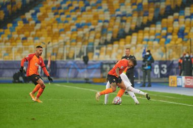 KYIV, UKRAINE - 1 Aralık 2020 Dodo vs Vinicius Junior. UEFA Şampiyonlar Ligi B Grubunun futbol maçı FC Shakhtar Donetsk - Real Madrid FC 