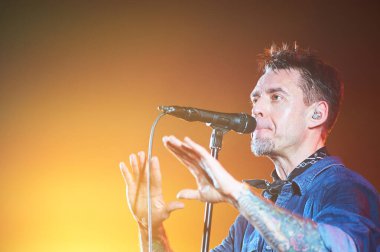 Kharkiv, Ukrayna - 4 Nisan 2019: Rock yıldızı Sergey Mikhalok ve Lyapis 98