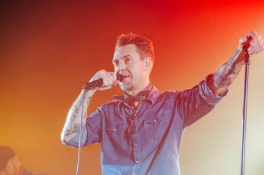 Kharkiv, Ukrayna - 4 Nisan 2019: Rock yıldızı Sergey Mikhalok ve Lyapis 98