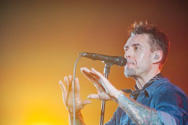 Kharkiv, Ukrayna - 4 Nisan 2019: Rock yıldızı Sergey Mikhalok ve Lyapis 98